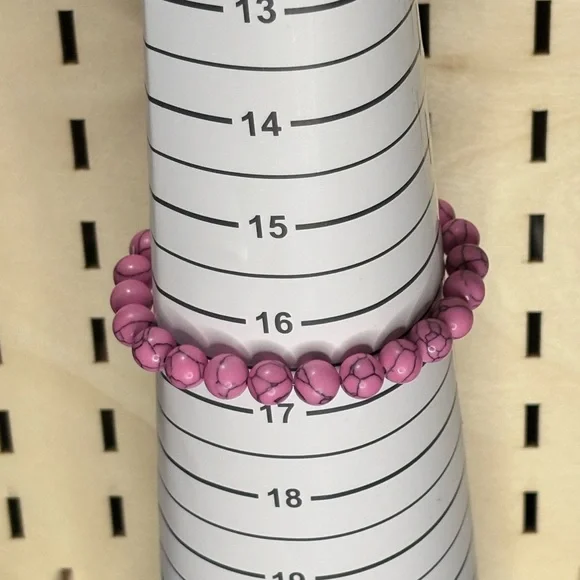 Handcrafted howlite beaded bracelet - Picture 8 of 9